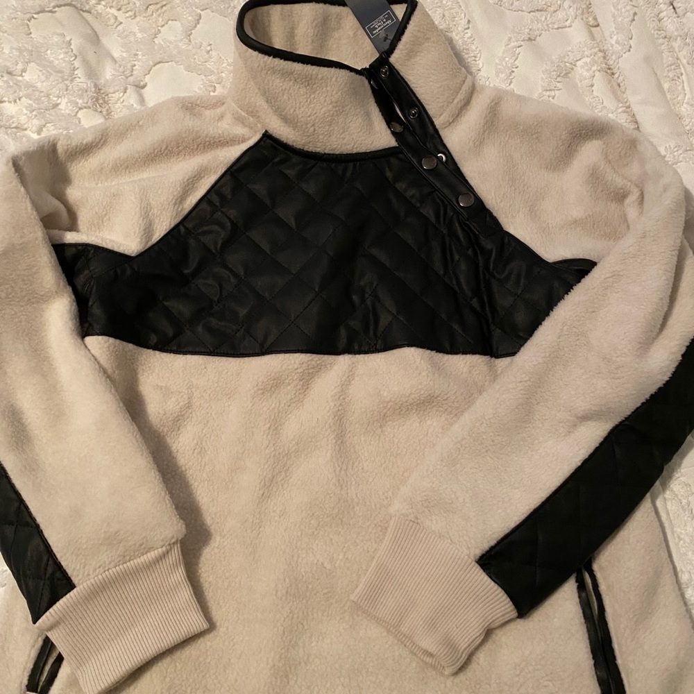 Abercrombie pull over